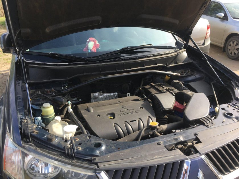 Аутлендер 2.4 под капотом