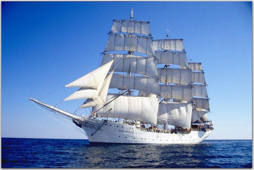 Красивый корабль