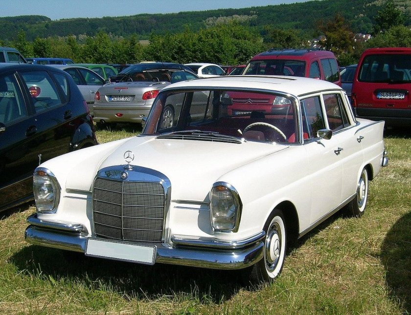 Mercedes Benz 230