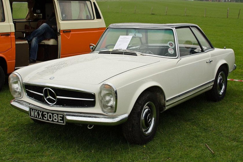 Mercedes-Benz 230 SL небесного цвета