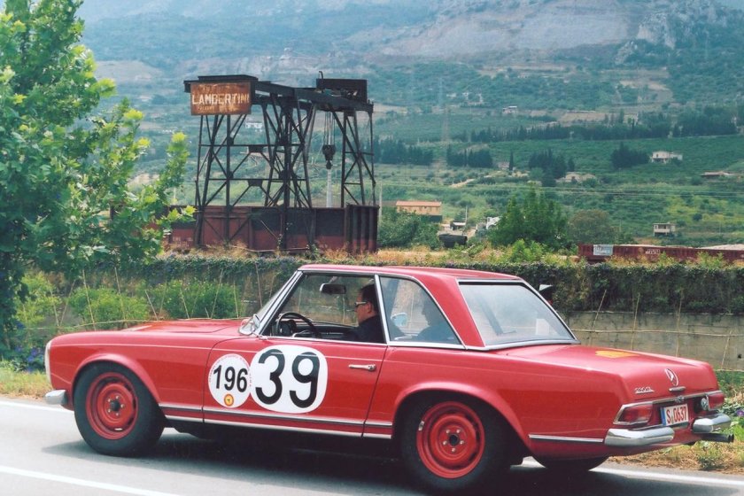 Mercedes-Benz 230 SL Pagoda
