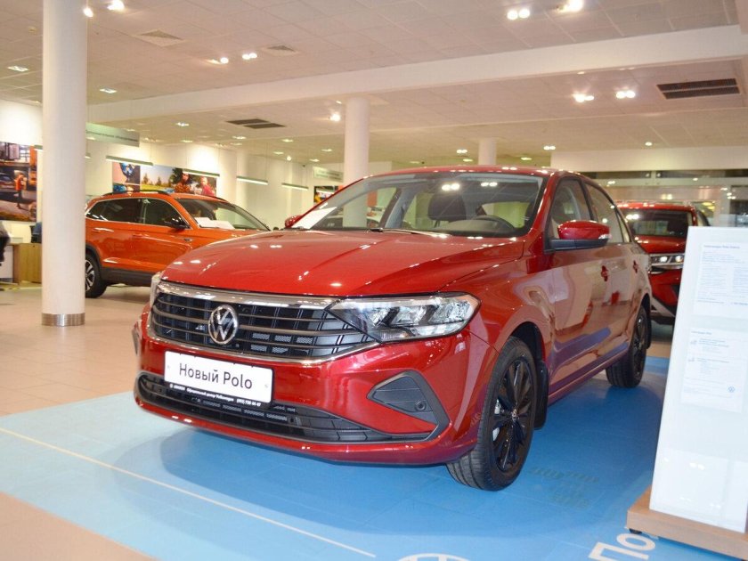 Фольцваген красный поло 2022