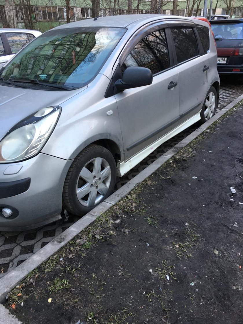 Nissan Note e12 установка порогов